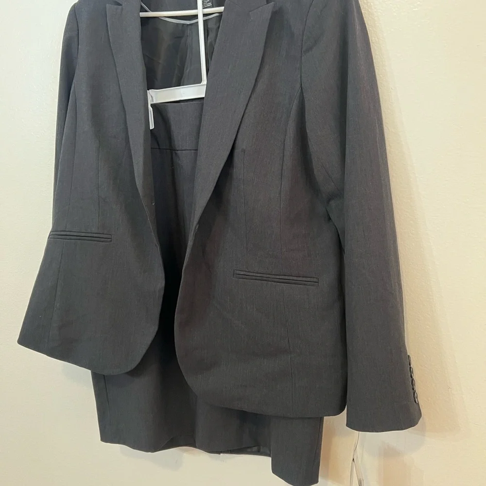 Liz Claiborne Charcoal Suit Set - Picture 8 of 10